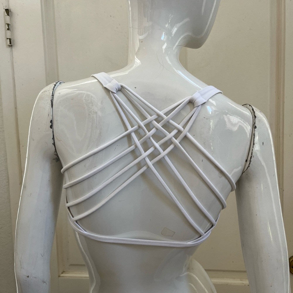 ❌❌SOLD❌❌LULULEMON Bright White Strappy Crossback FREE TO BE Sports Bra Sz 4